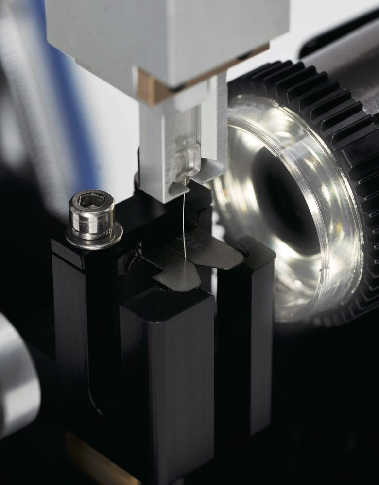 CMOSSカメラで引き抜き試験を撮影